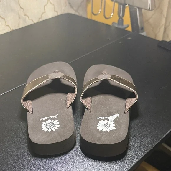Yellow Box Brown and Gold Sandals - Picture 3 of 3